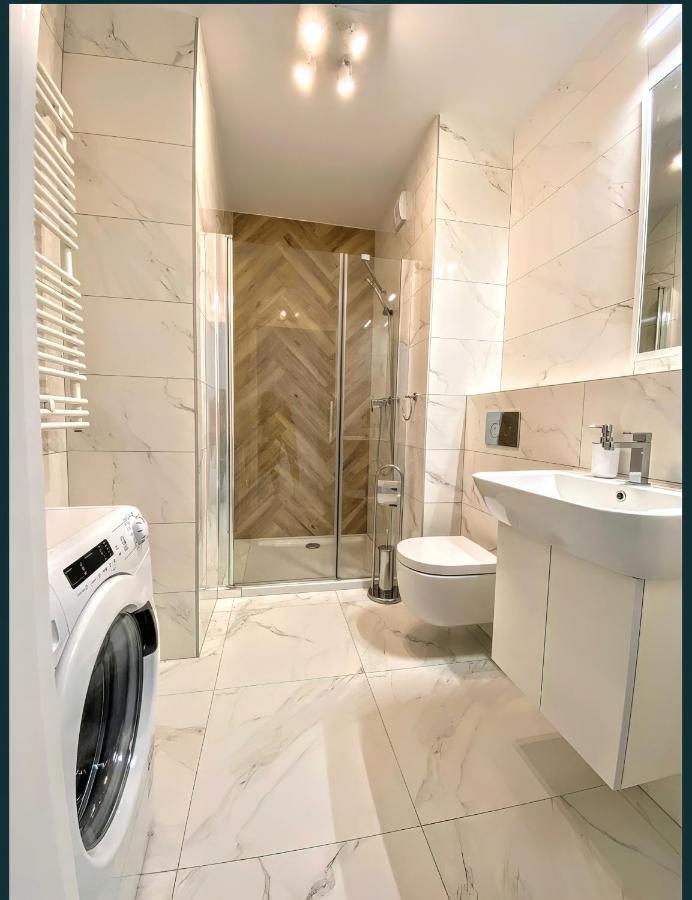 Apartamenty Fuzja - Komfortowe Mieszkania Blisko Centrum Lodzi Garaz Exterior photo